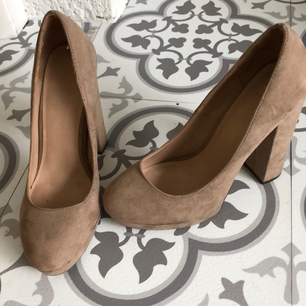 Nude Pumps